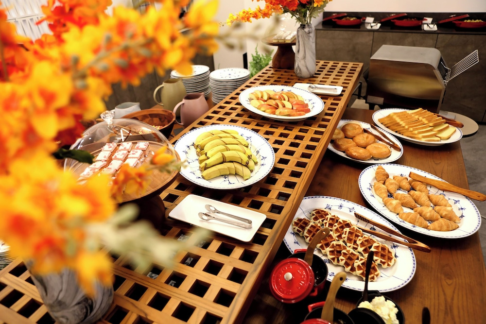 강릉 하운드 더 블루 호텔｜오션뷰&middot;넷플릭스&middot;카페까지&amp;#44; 할인 혜택으로 가성비 숙소 예약하기!