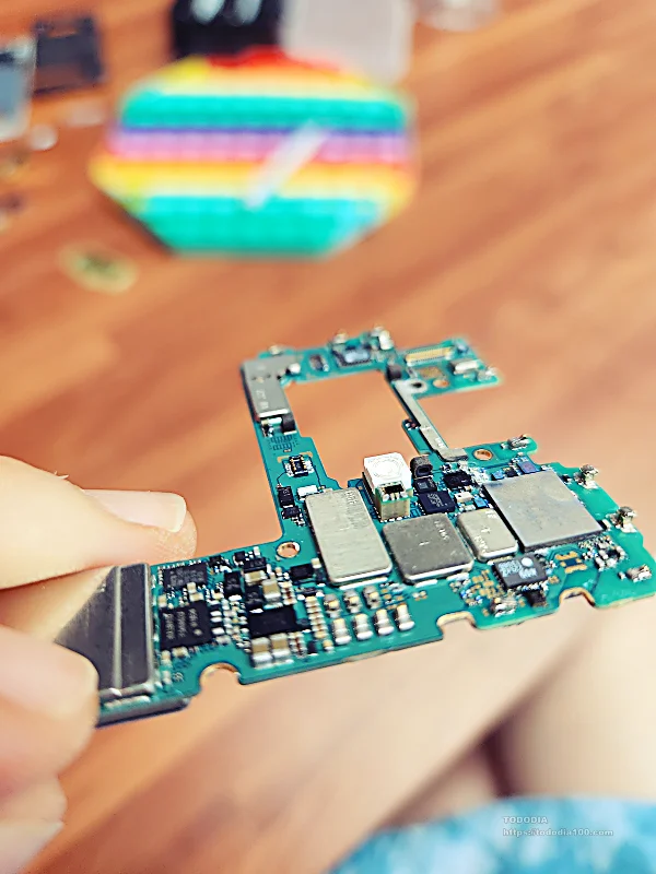 갤럭시 s10e-대단한 사람들