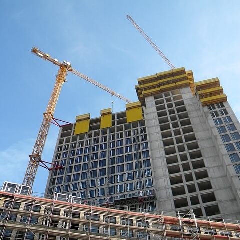 크레인이-있는-아파트-공사장-사진