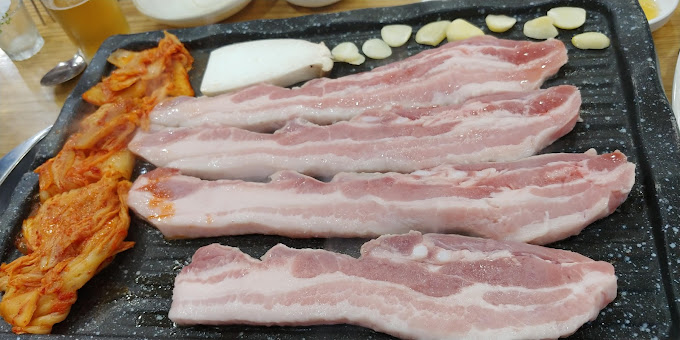 광명 두루치기 고기집 '돼지집'