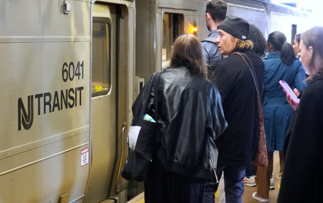 Breaking news: New Jersey Transit train strike begins-뉴저지 트랜짓 기차 파업 시작