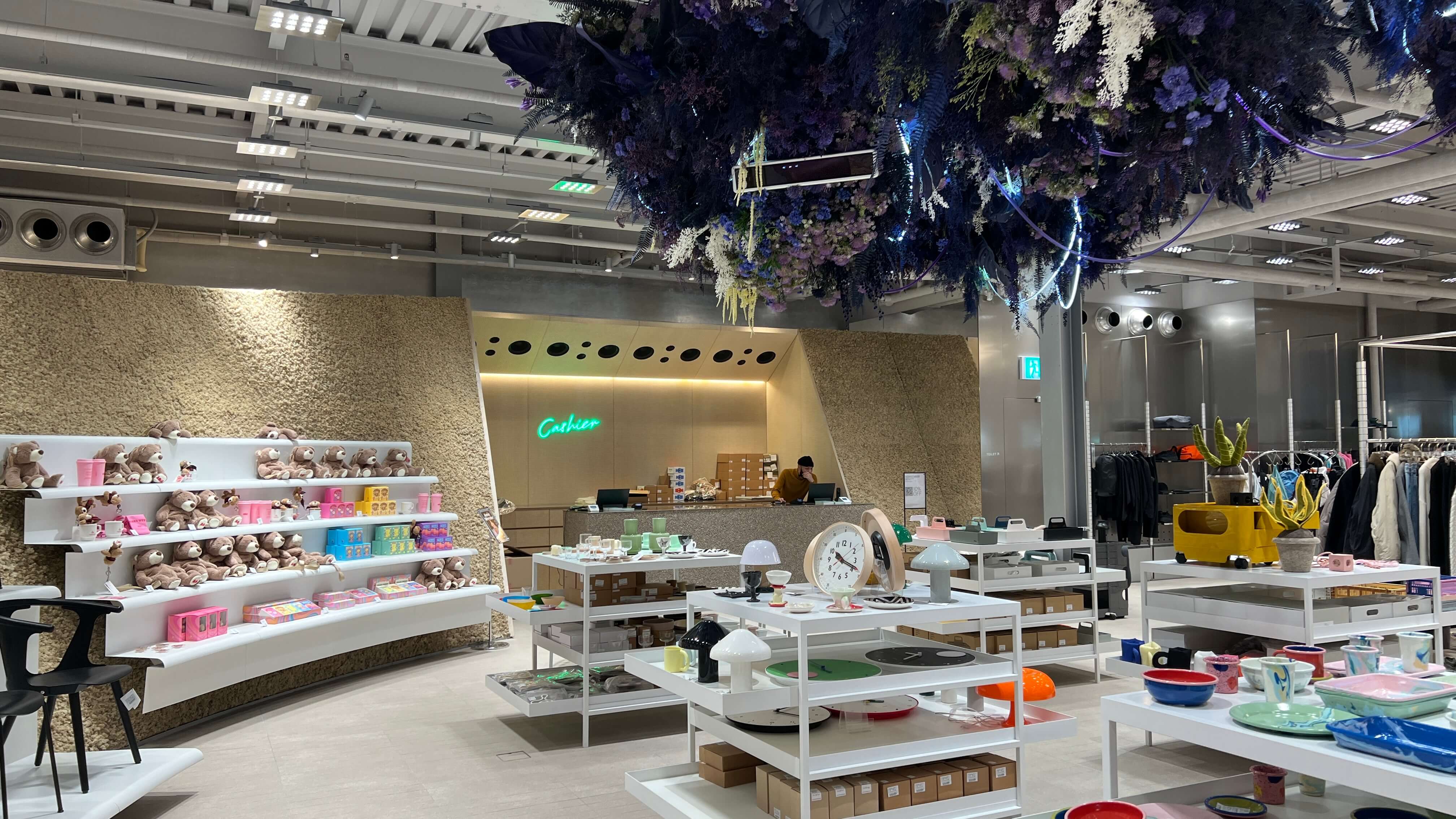 EQL 성수&#44; 홀리데이 누누 팝업