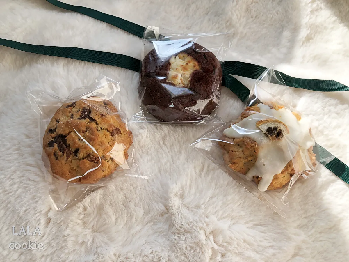 버터앤쉘터-개별-비닐-포장된-쿠키들