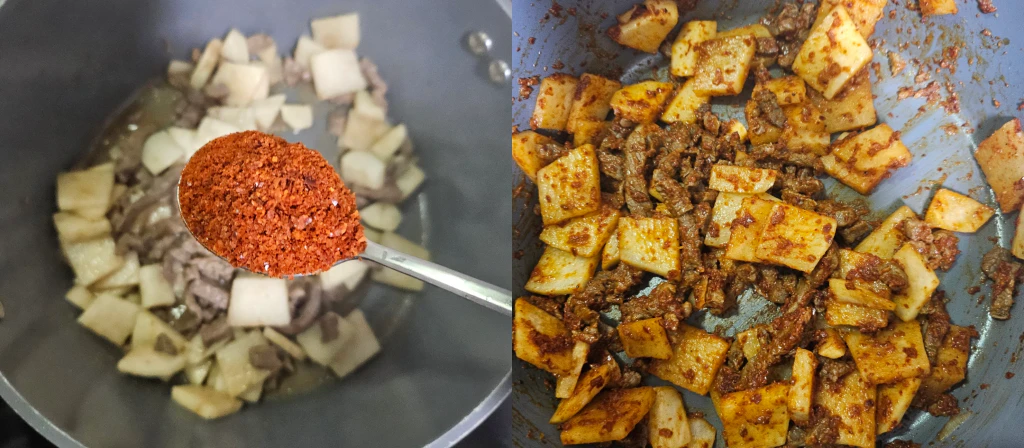 매콤소고기국-고춧가루 넣고 볶기