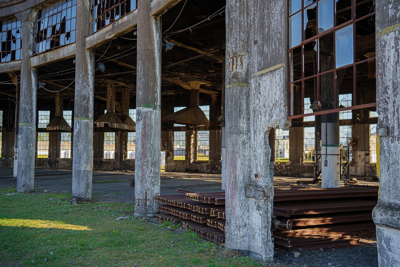 옛 분고모리 기관고의 폐허 건물 내부