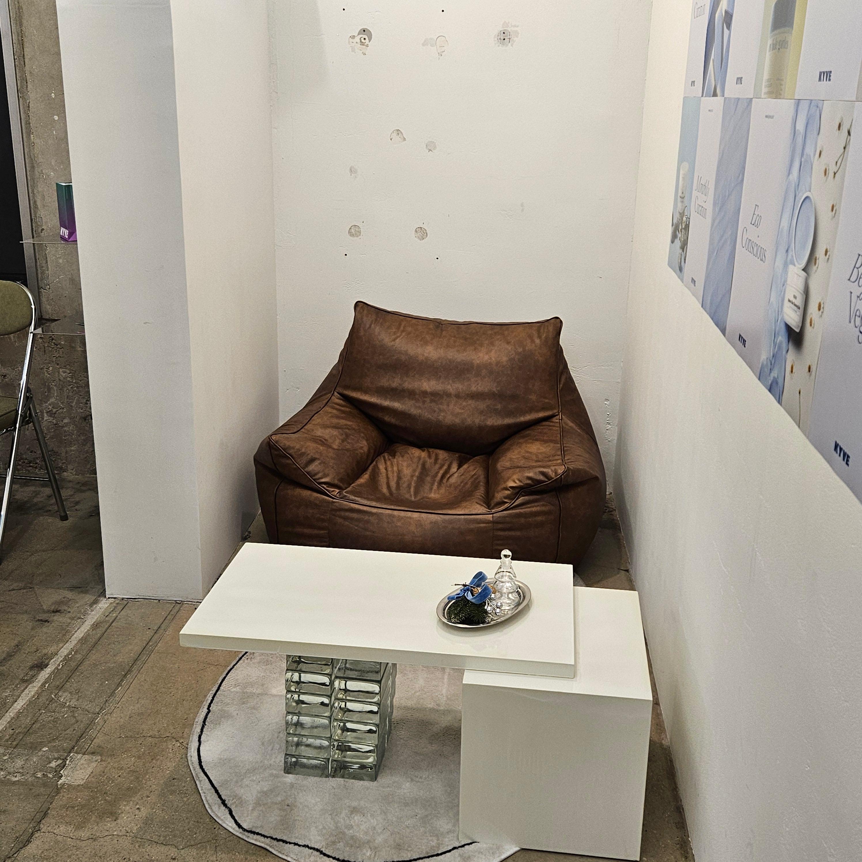 2층 1인 구석 소파 좌석