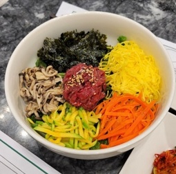한우육회비빔밥8900원