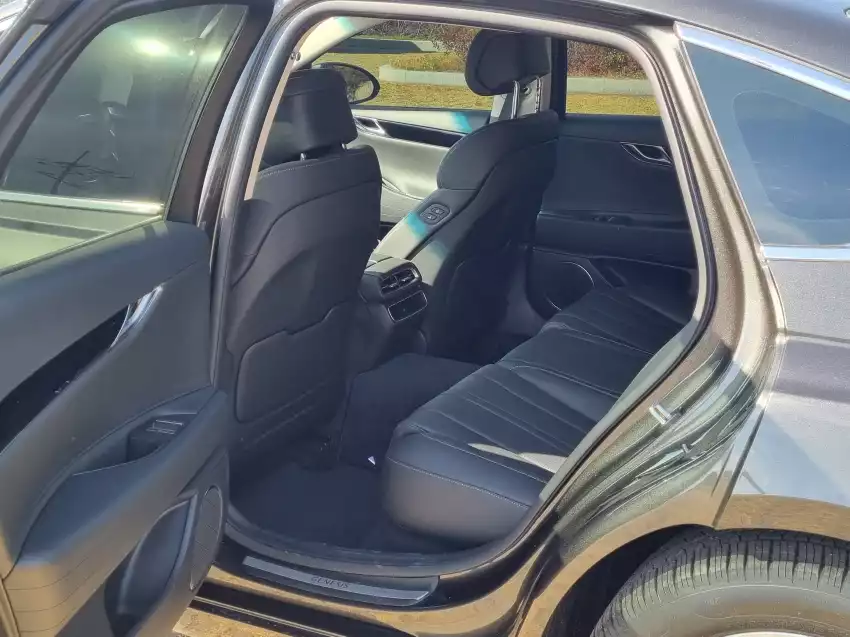 G80 2열 모습은 이렇습니다.