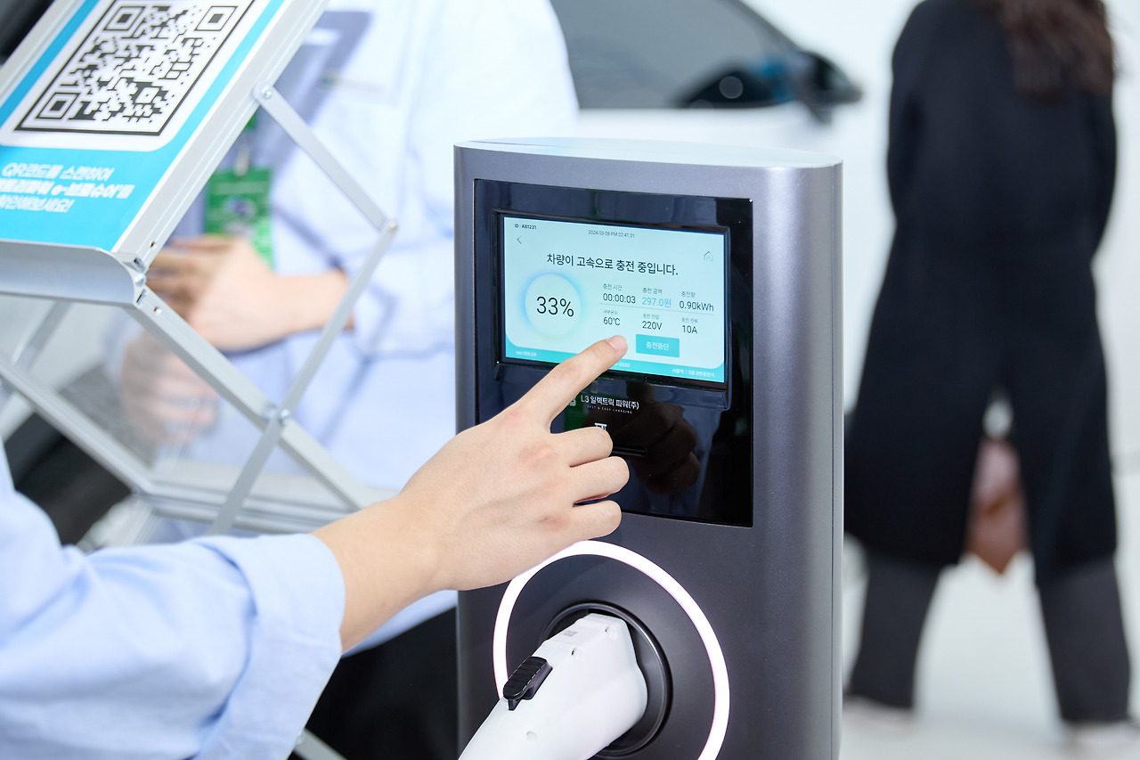 전기차 충전기 전시 부스