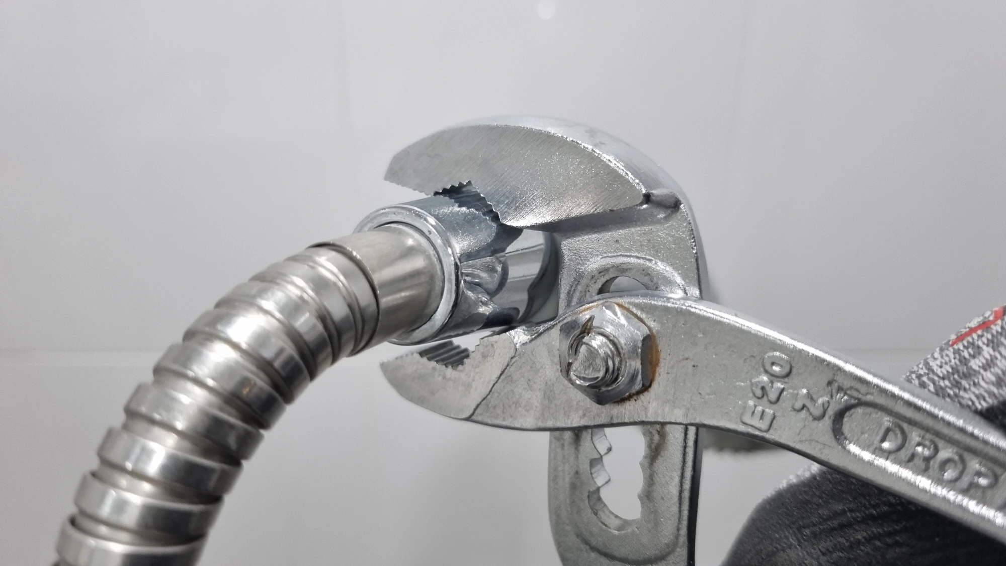 공구를 사용한 모습