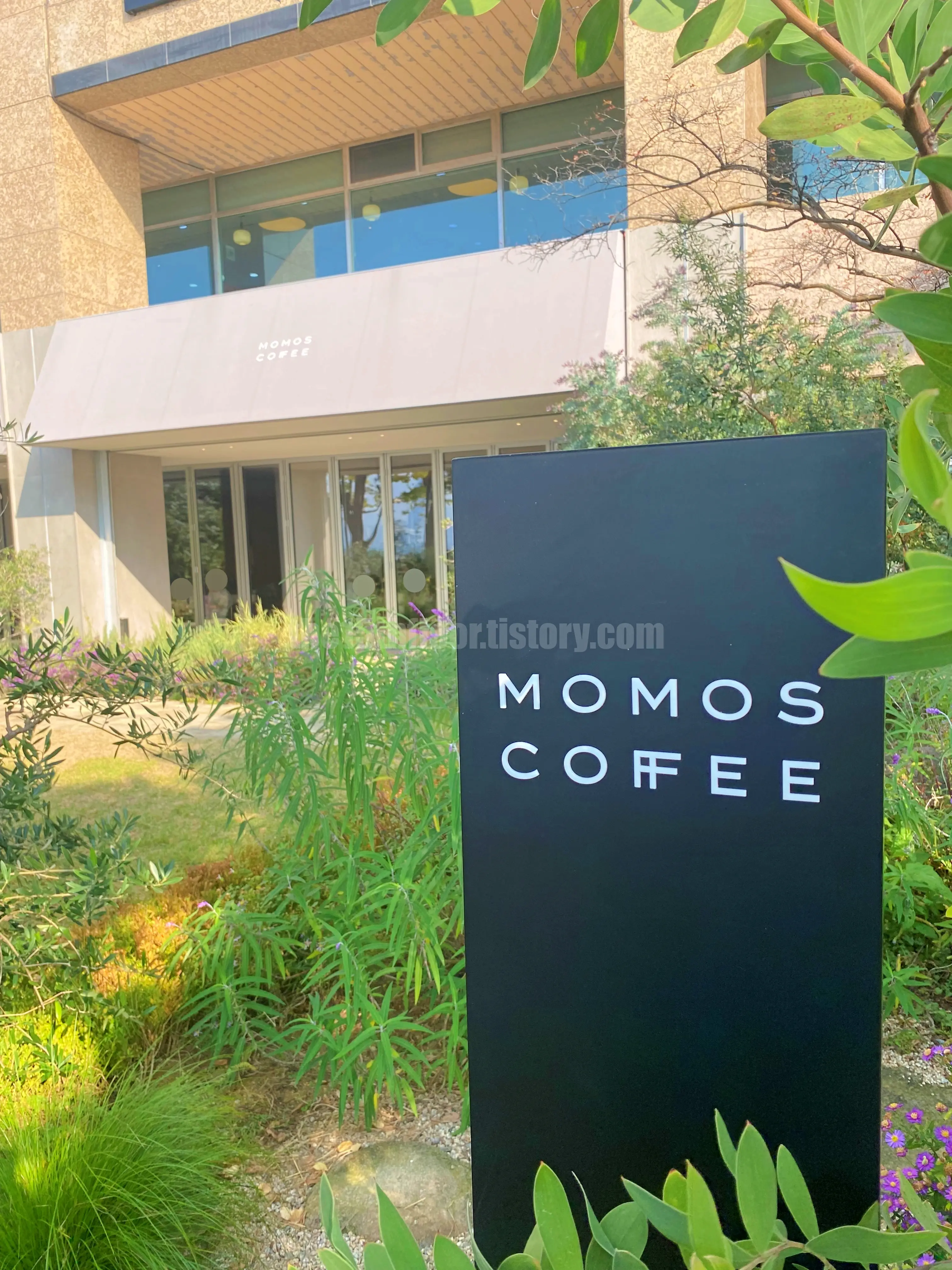 부산 해운대구 &amp;#39;모모스커피&amp;#39; 마린시티점 (외부)