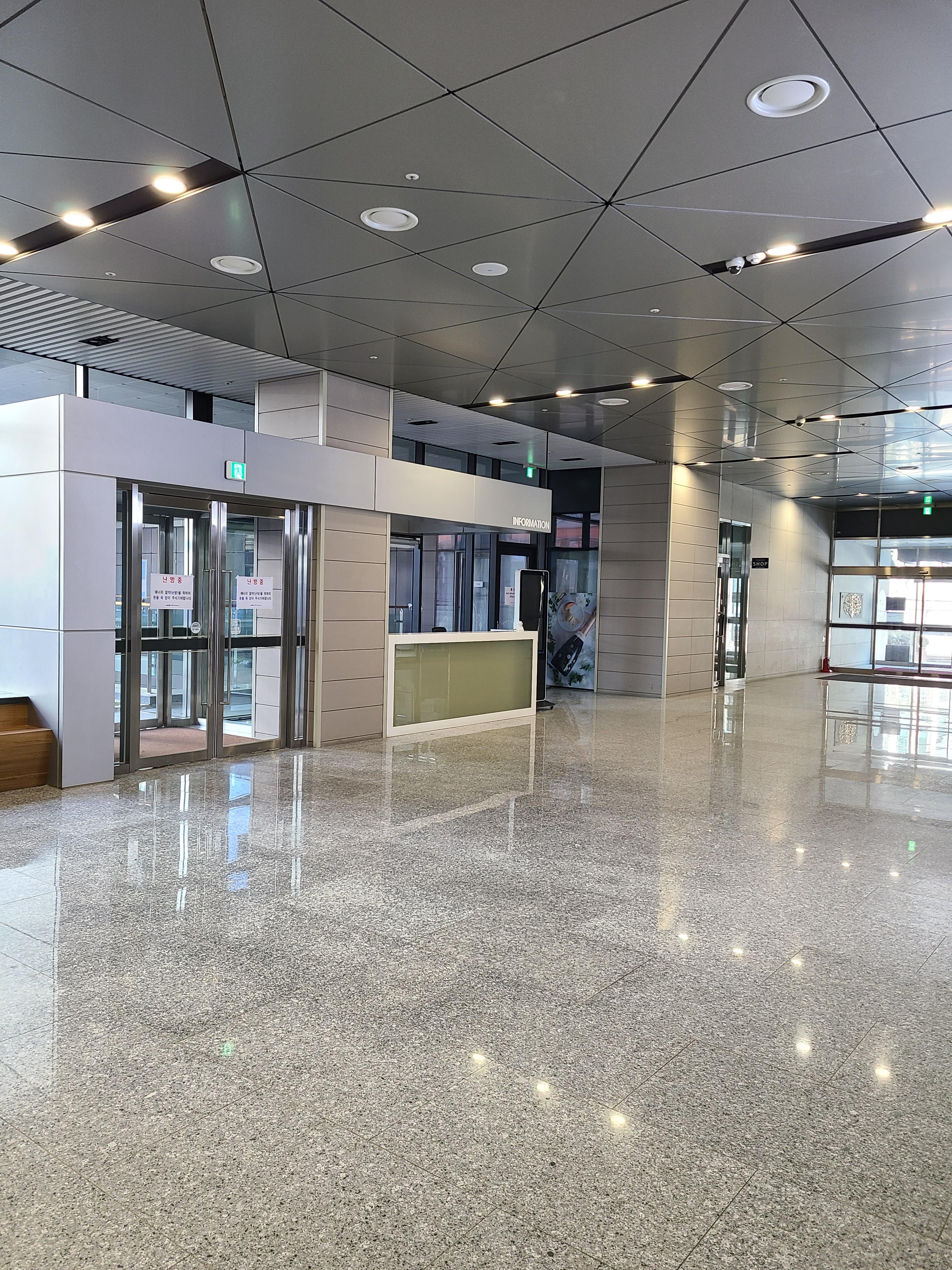 강남 에이스타워 1층 내부1