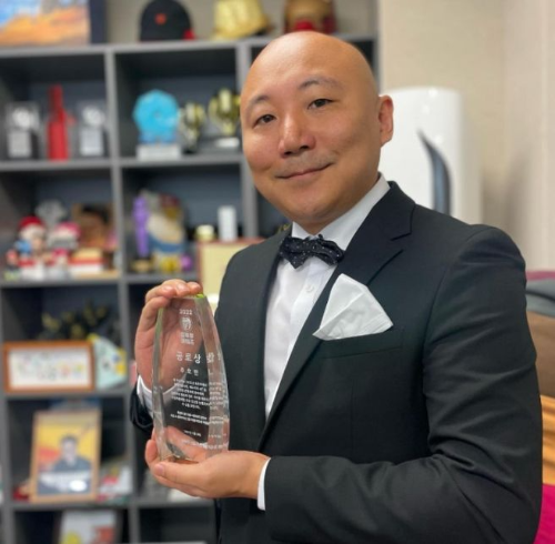 주호민, 2심 무죄 뒤 가족 곁 지키기…“잠시 방송 쉬겠습니다”