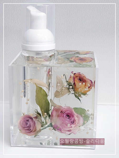 플라워크린코스메틱보틀오너먼트
솔리디움
오월랑공방
장미