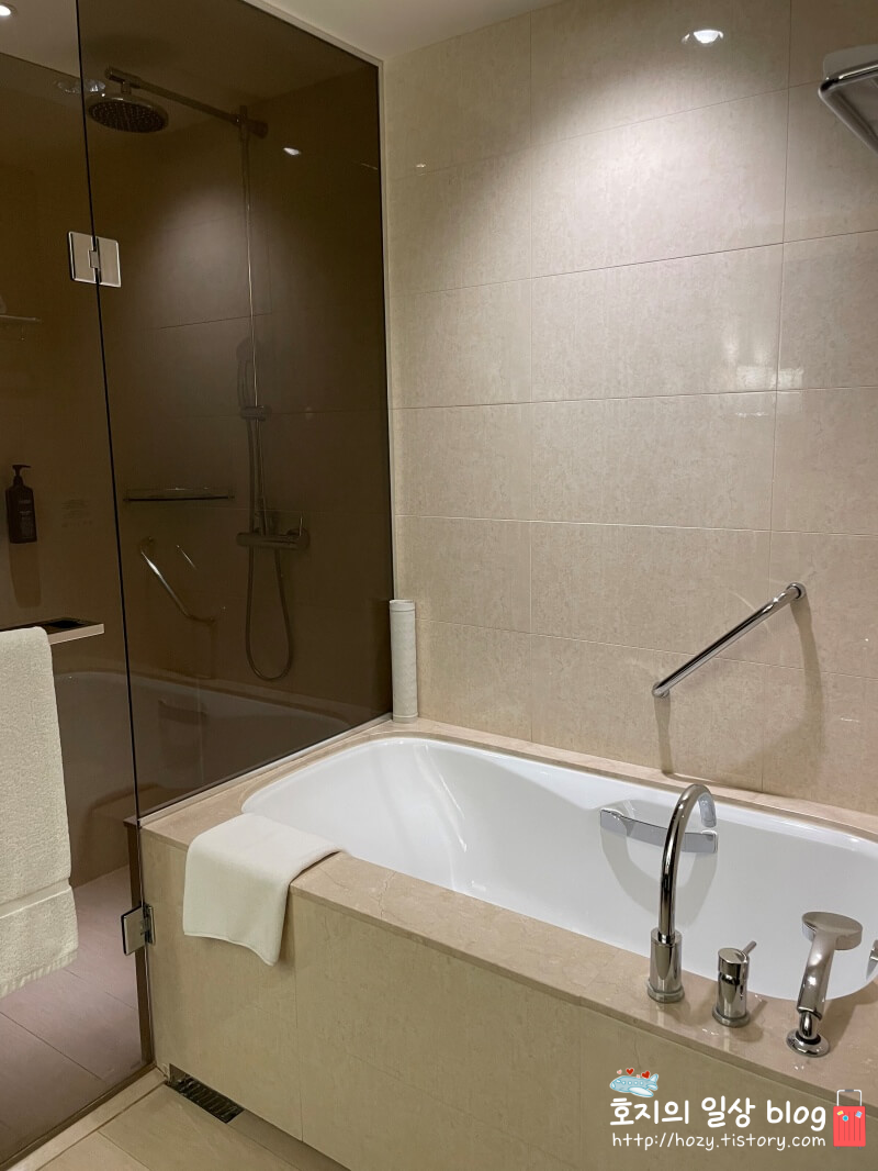 송도 쉐라톤 디럭스룸 욕실 욕조