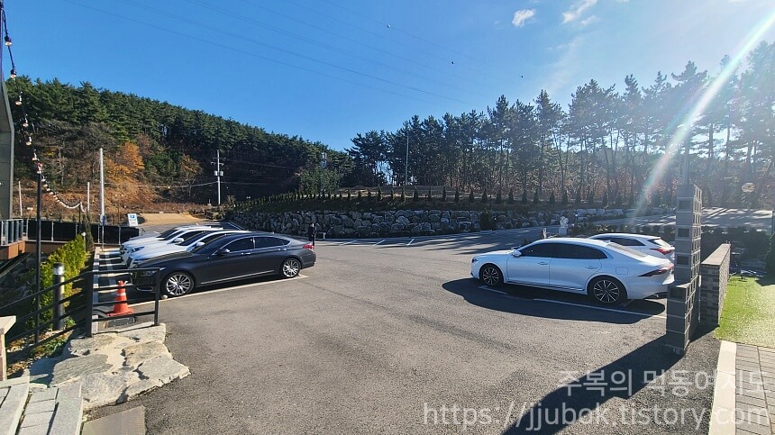 태안-베이커리-카페-밀리앤코-주차장