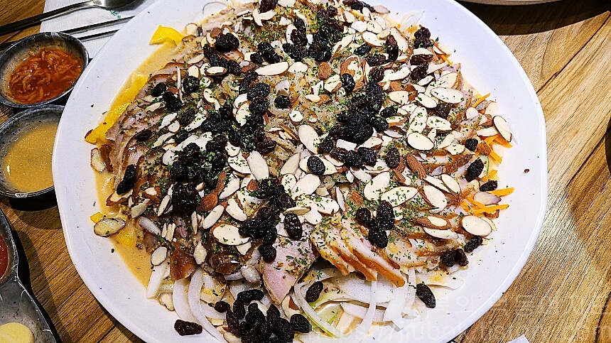 족이맛있는-사또족발-냉채족발