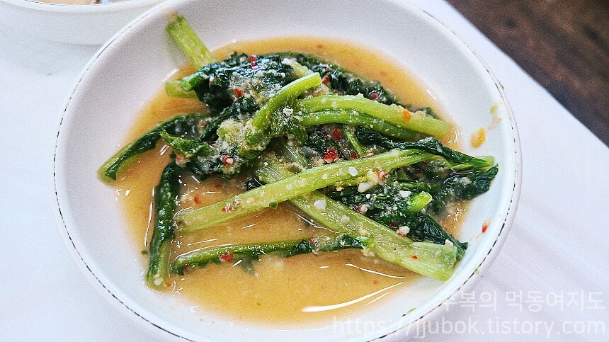 두꺼비게장-돌게장정식-밑반찬-물김치