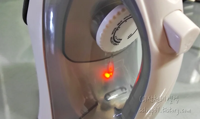 다리미 작동 불 켜짐