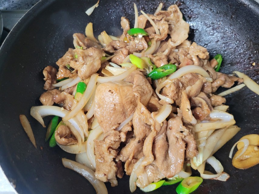 돼지고기 간장제육볶음 완성 직전 불맛 살아있는 모습
