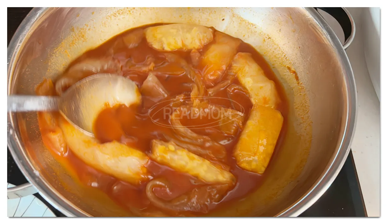 흔한남매-라이스페이퍼-떡볶이-치즈떡-얇은떡-고추장-양념-프라이펜-숟가락