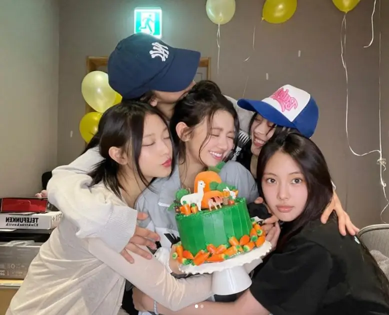 뉴진스 NewJeans 멤버프로필 나이 혈액형 국적 키 MBTI 어도어 하이브