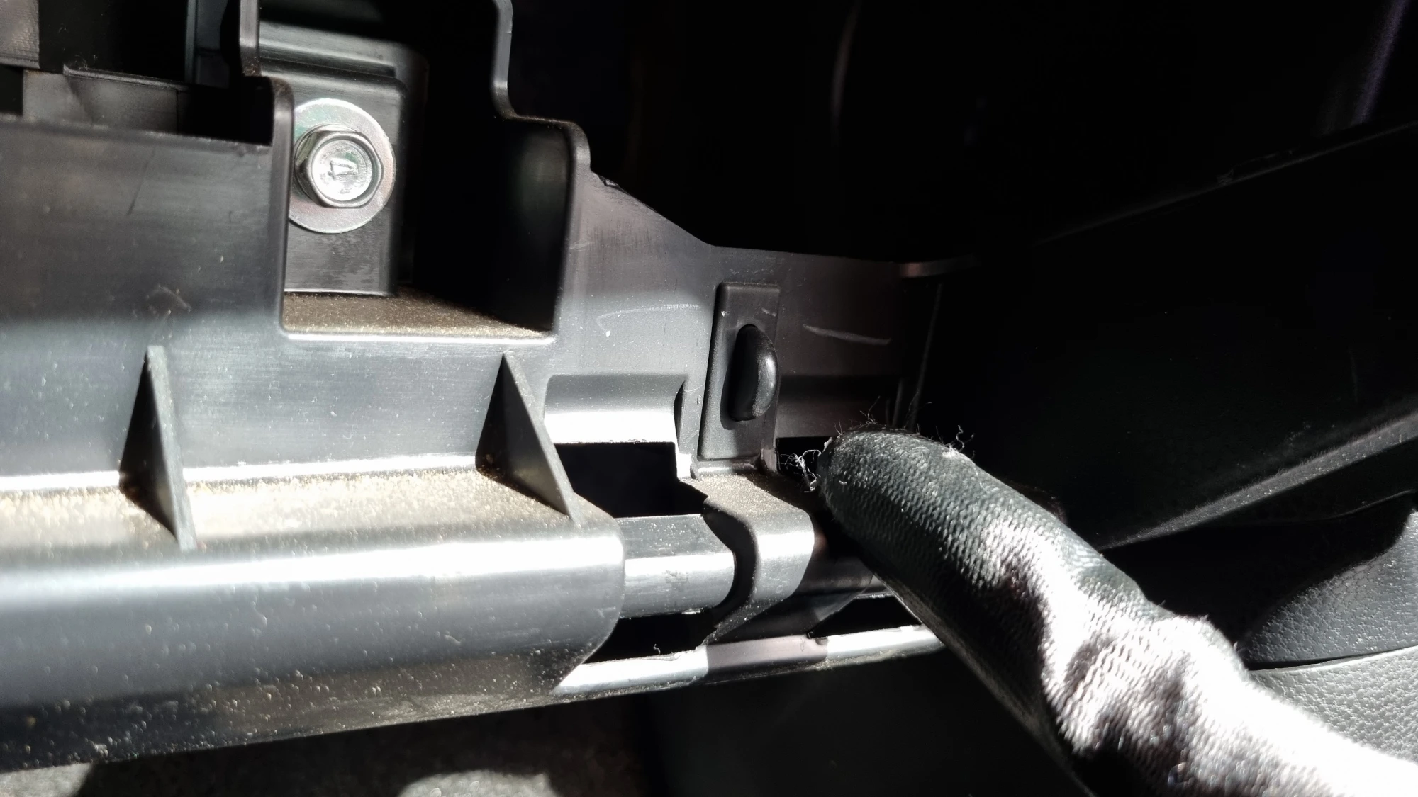 글로브박스 조명 스위치