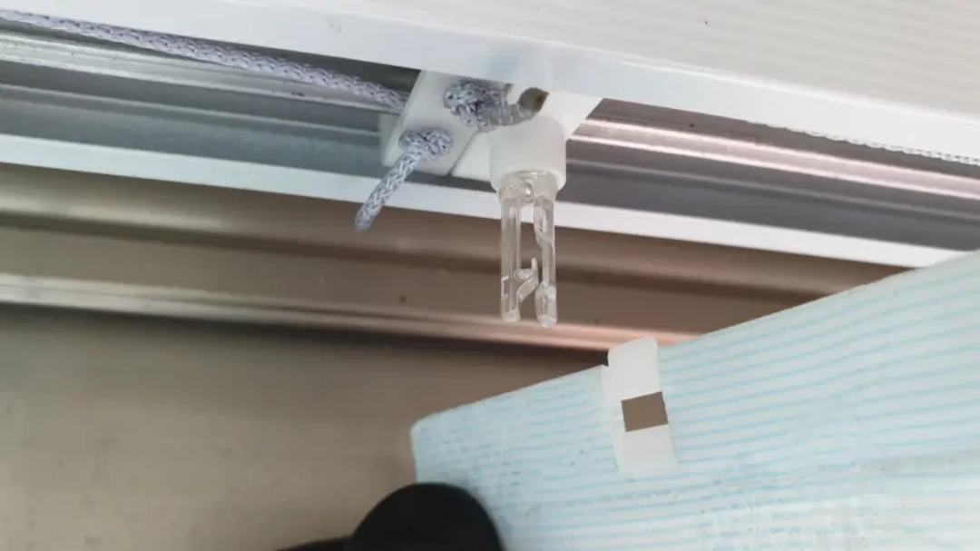 버티컬 블라인드 날 끼우는 곳