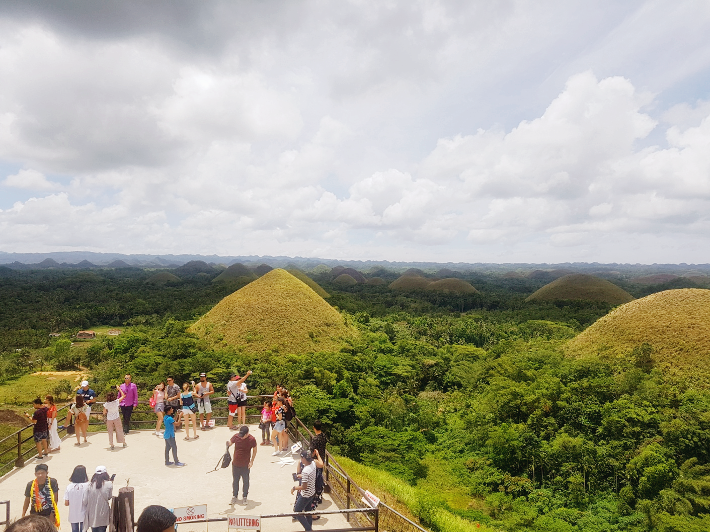 보홀 초콜릿힐 전망대에서 본 풍경