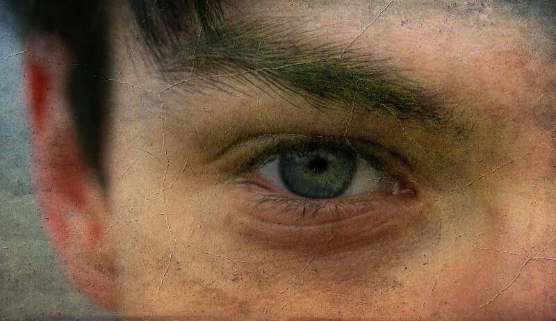 정면을-응시하는-눈