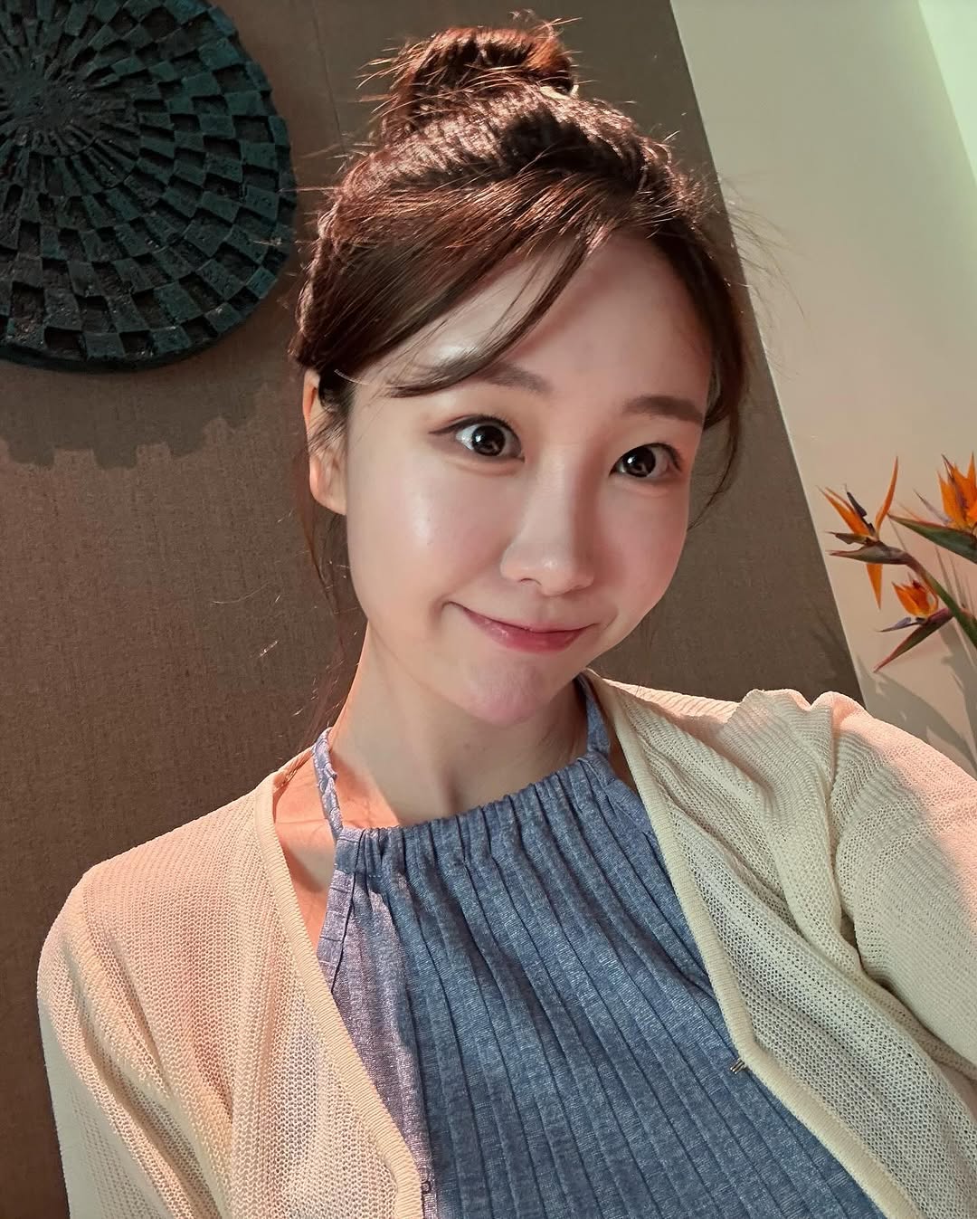 이지현 아나운서 실내 셀카