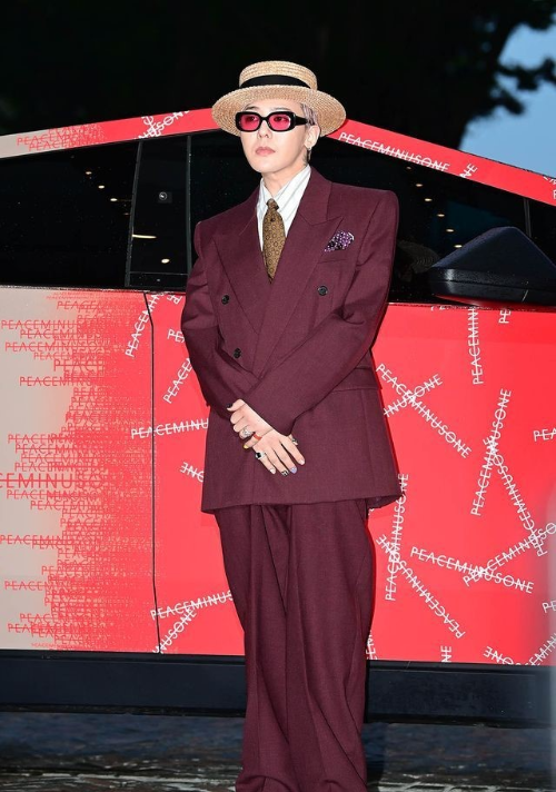 지드래곤, 사이버트럭 타고 40분 지각 논란 해명·비교·기부까지