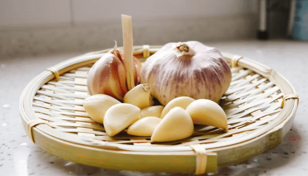 심혈관 건강 지키는 생마늘 섭취법