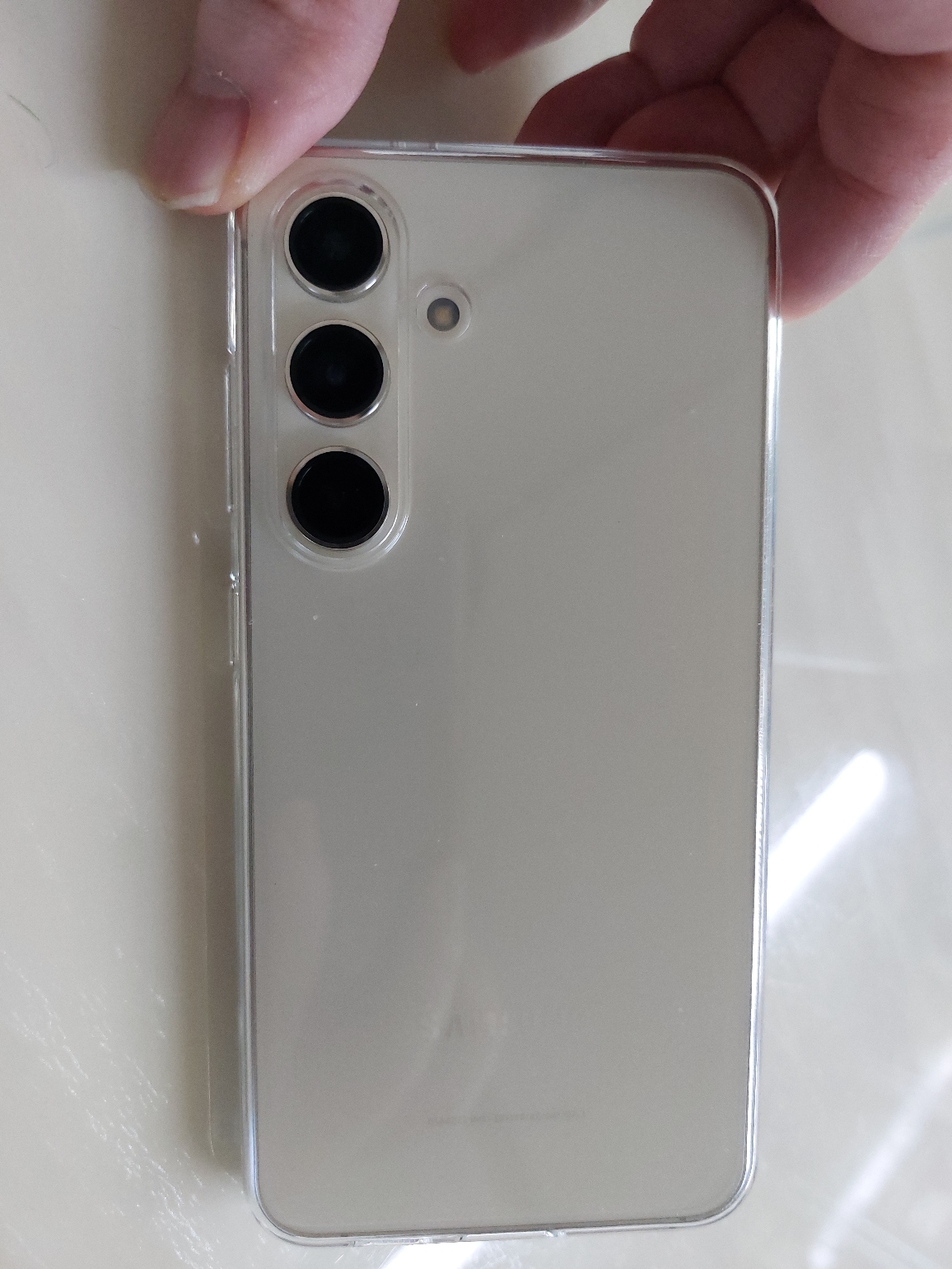 갤럭시 S24 앰버 옐로우 뒷면