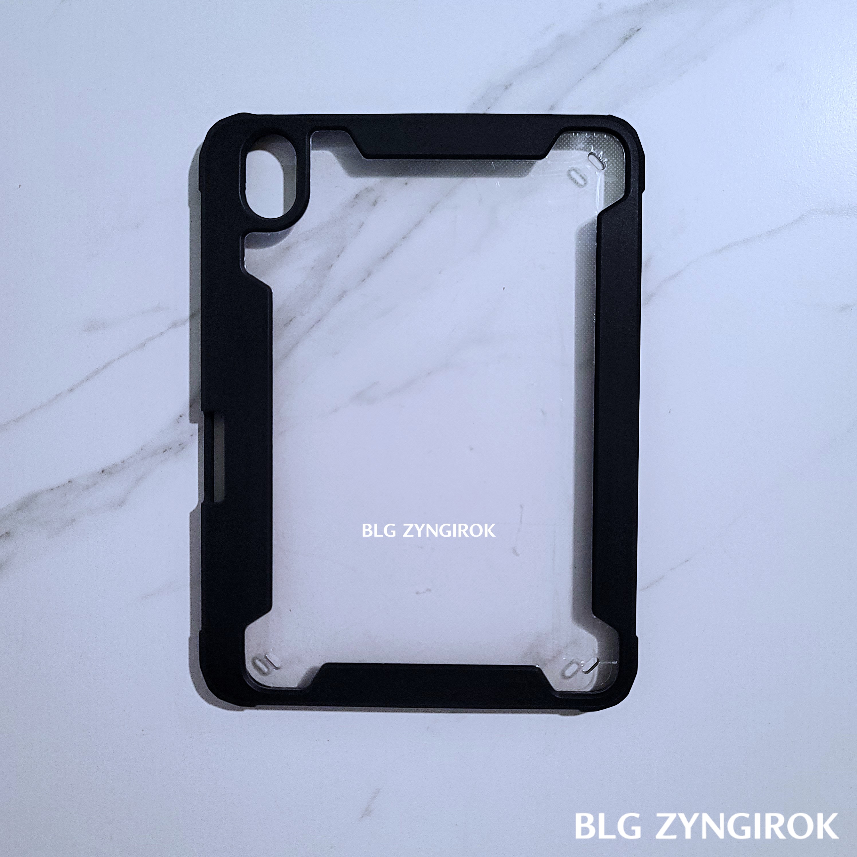 VISBYH 아이패드 미니6 투명 케이스 뒷면 모습이다.