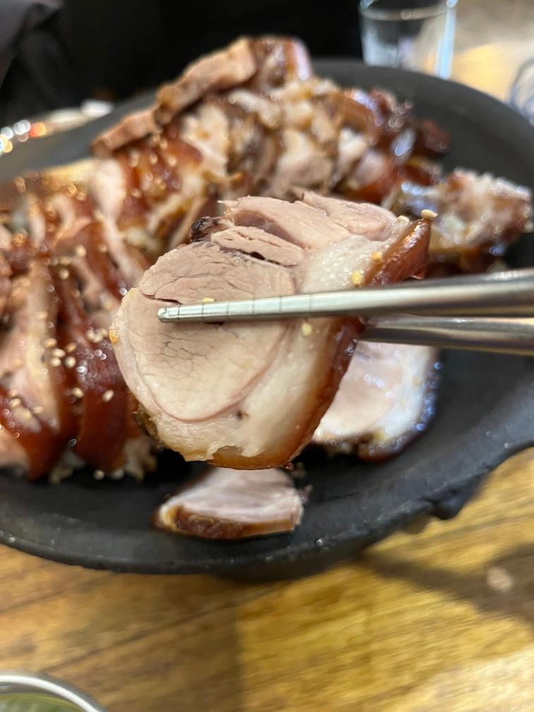 가마솥왕족발입니다