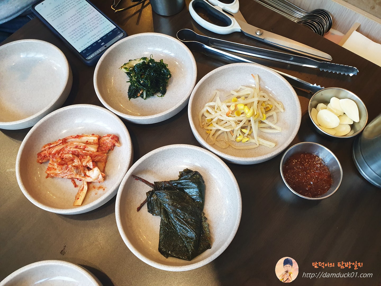 동해원 기본 반찬들