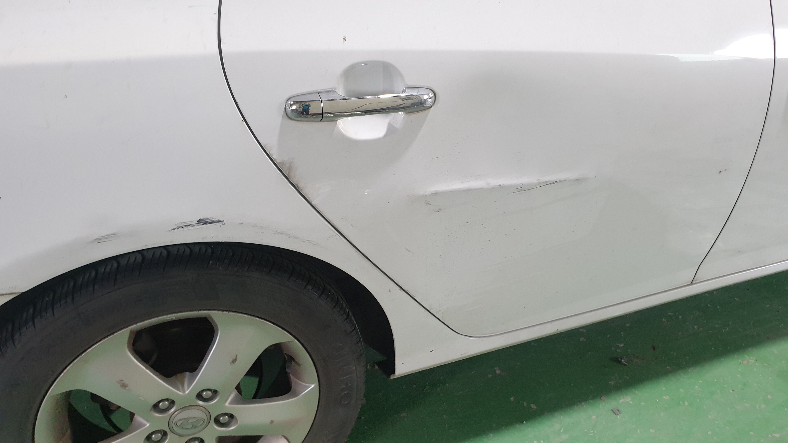 조수석 뒷문 판금도색 아반떼 판금도색 조수석 뒷문 판금도색