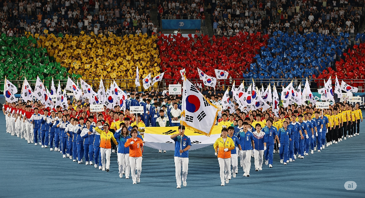 전국체육대회 개막식에서 선수단이 입장하고 관중들이 환호하는 모습