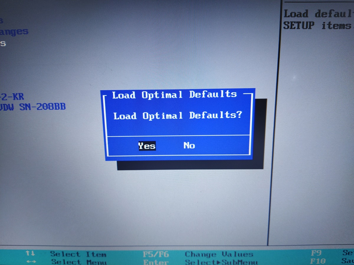 노트북 메인보드 설정값을 초기값으로 돌려서 윈도우10 설치 진행