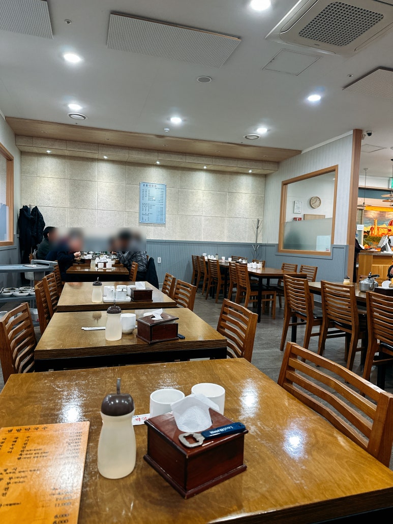 샘밭막국수 내부 인테리어 전경 이미지 2