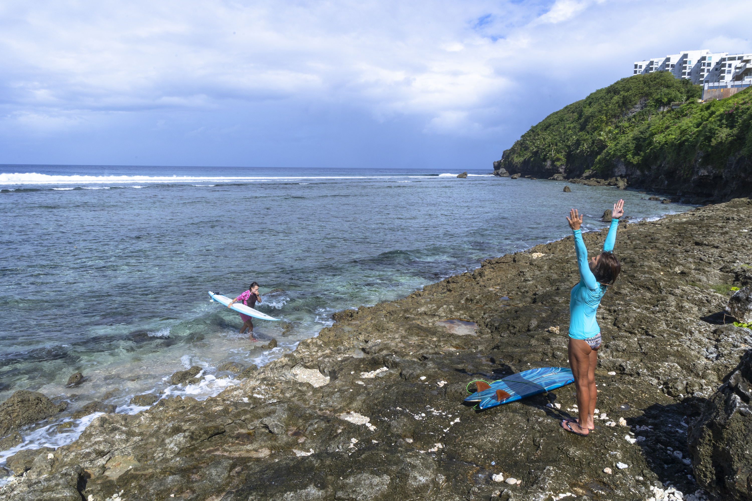 괌에서 서핑하기