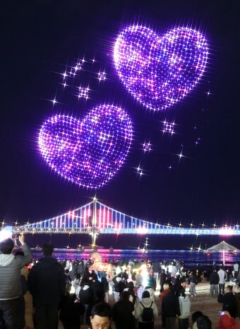 광안리 드론라이트쇼 장면 사진