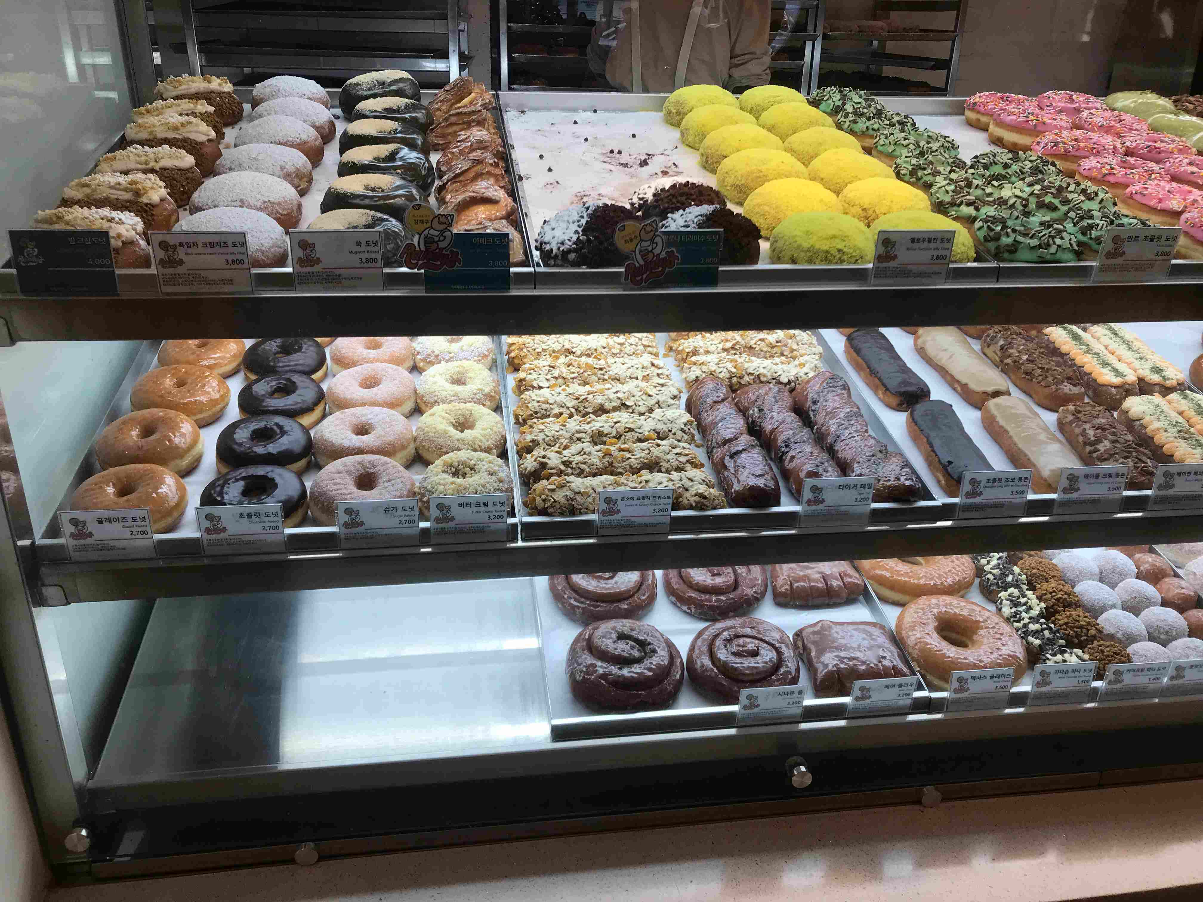 도넛 진열대 일부
