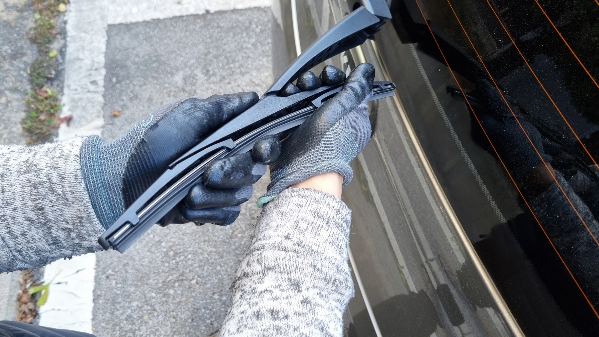 후방와이퍼 빼는 모습