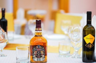 편의점에 ‘부자존’이 뜬다! 명품 과자부터 고급 와인까지 인기 이유