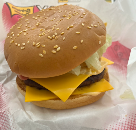 치즈가 잔뜩 들어간 햄버거