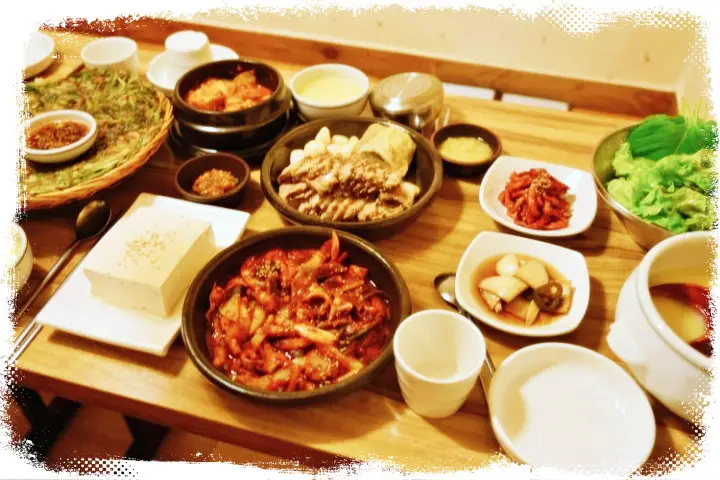 종로 인사동 맛집 쌈지길 데이트 코스 추천 잊지못할 마늘보쌈 수도권 최고의 보쌈 맛집