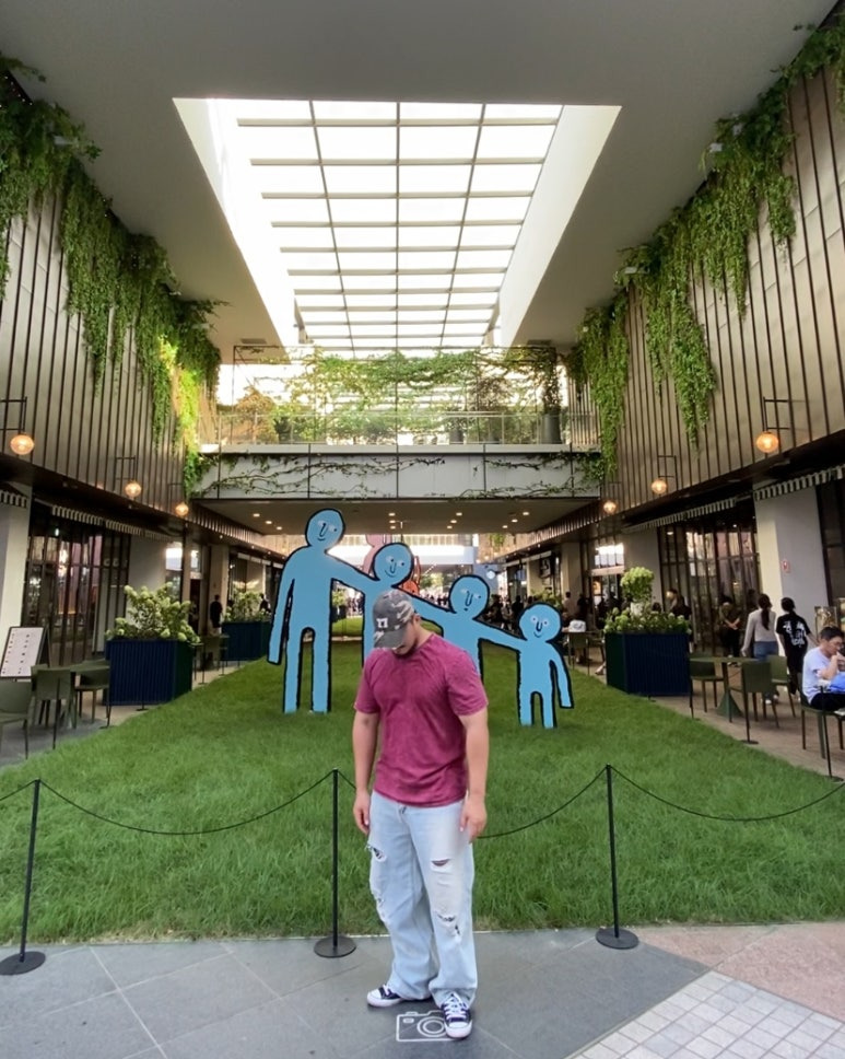 데일리룩(2025. 8. 28.)원더플레이스 빈티지 워싱 카모 밀리터리 볼캡, 빈티지 구제워싱 반팔티셔츠, 에러스익셉티드 데님팬츠 데미지진 무파진 연청바지, 컨버스 척테일러 올스타