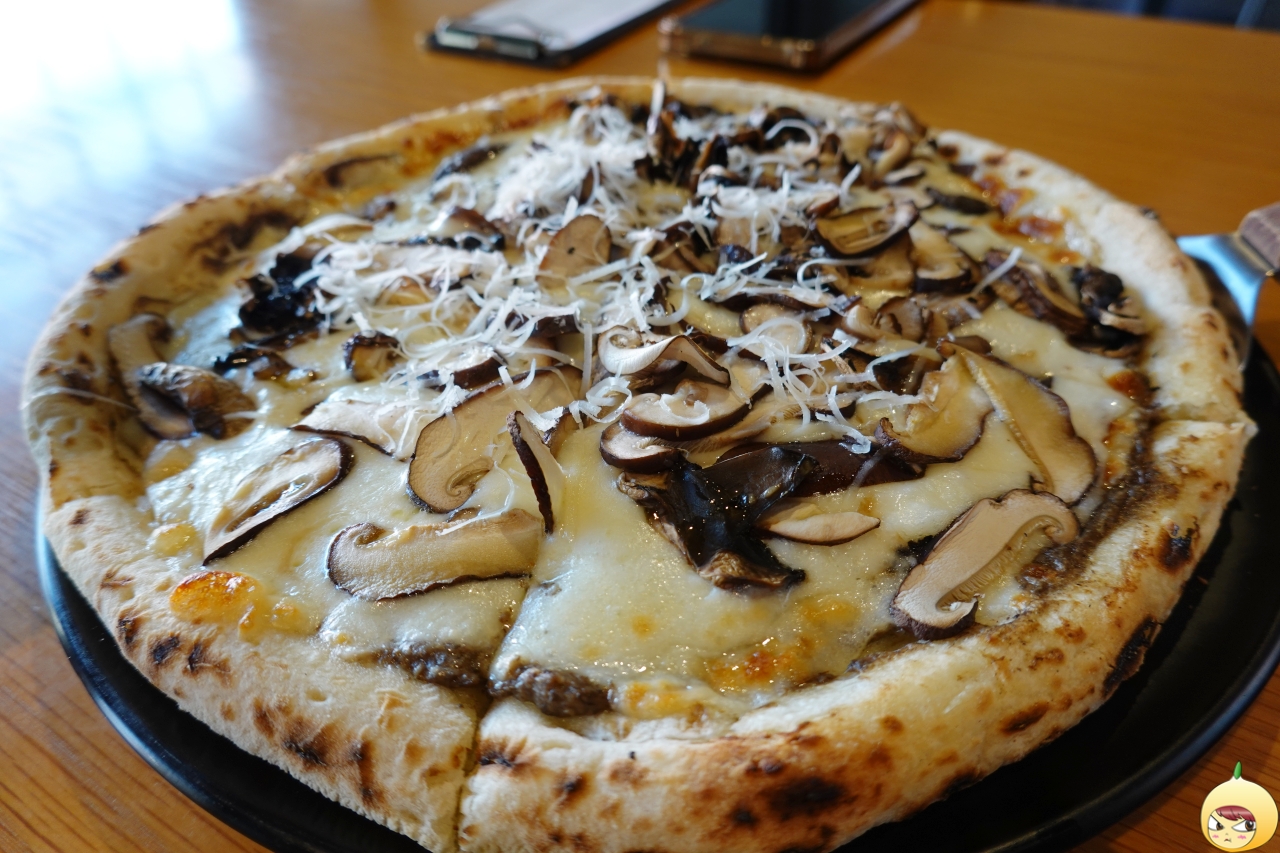 화덕에 구운 풍기피자